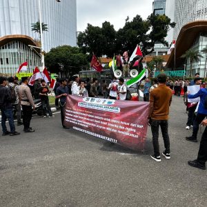 Aksi Penyampaian Pendapat Organisasi Mahasiswa Islam di Jakpus Kondusif, Polisi Bagikan Roti dan Air Mineral