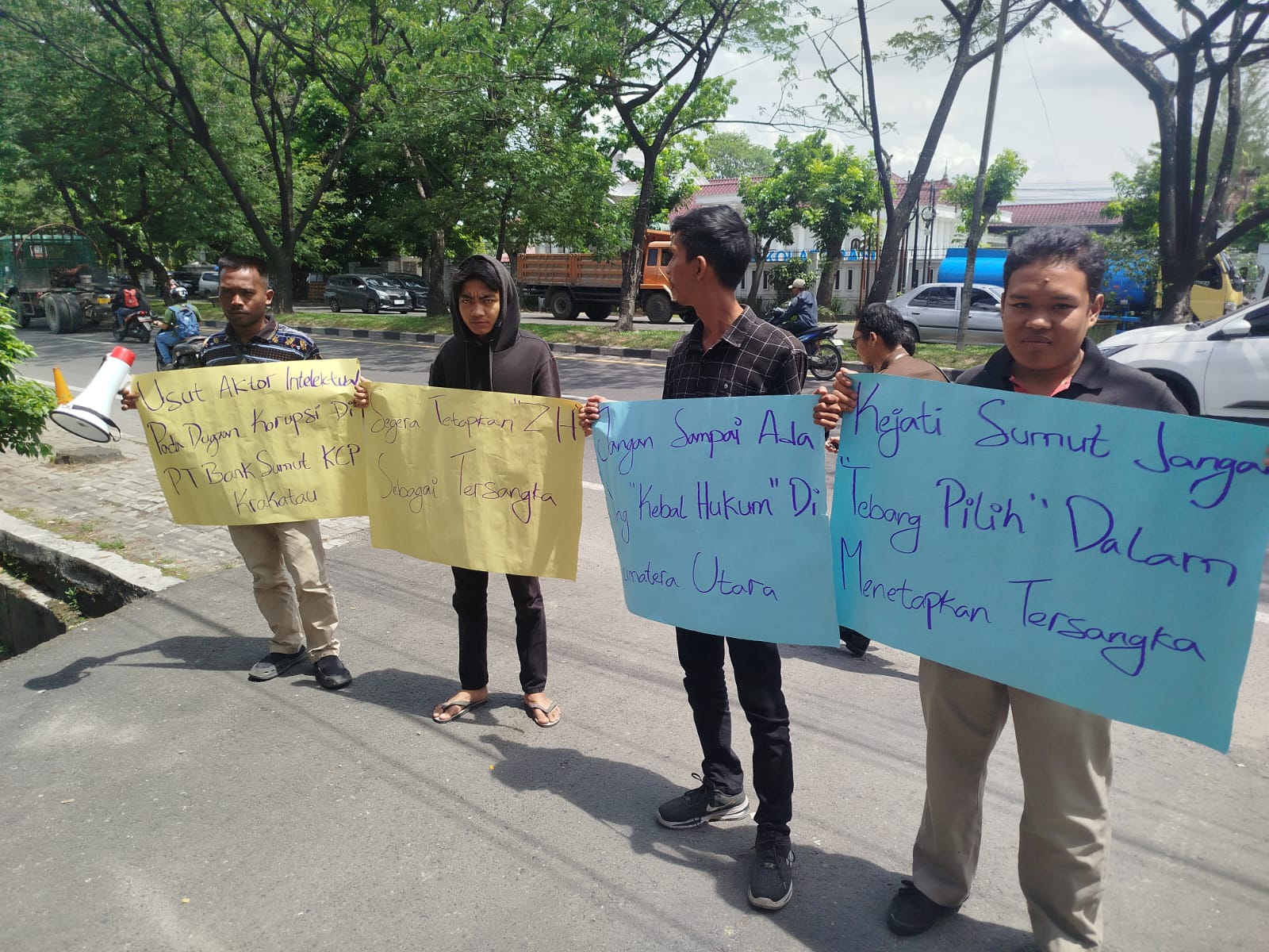 Guncang Kejatisu! Massa PEDANG DEMOKRASI Desak Pengusutan Serius Dugaan Korupsi Bank Sumut yang Menyeret Nama Wakil Walikota Medan