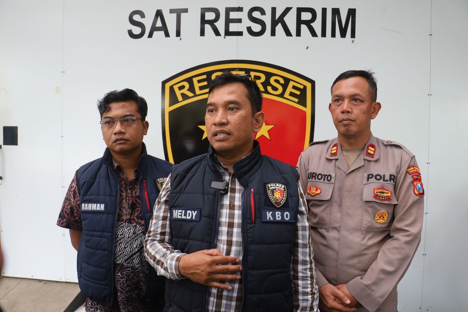 Polres Pelabuhan Tanjung Perak Bongkar Penipuan PO Sembako Murah, Pelaku Diamankan”