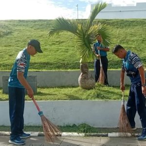 Lanal Bengkulu Laksanakan Bakti Sosial Pembersihan Kawasan Benteng Marlborough