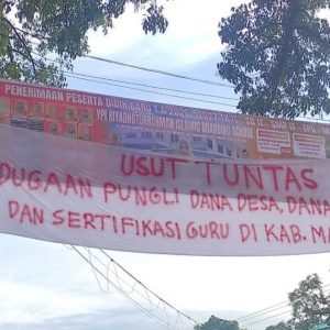 Heboh Spanduk Desakan Mundur Saipullah Nasution dan Dugaan Pungli DD, Dana Bos, Serta Sertifikasi Guru Muncul di Kota Panyabungan