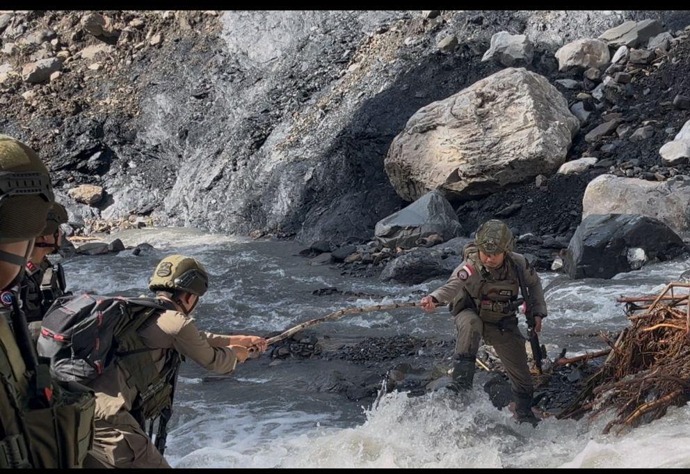 Jaga Aktivitas Warga, Satgas Damai Cartenz Gencarkan Patroli Taktis di Sinak