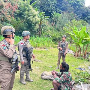 Patroli Humanis di Puncak Jaya: Satgas Damai Cartenz Bangun Kepercayaan Warga dari Kampung ke Kampung