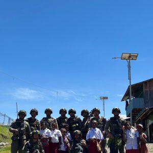 Patroli di Sinak, Ops Damai Cartenz Perkuat Kedekatan dan Rasa Aman Warga