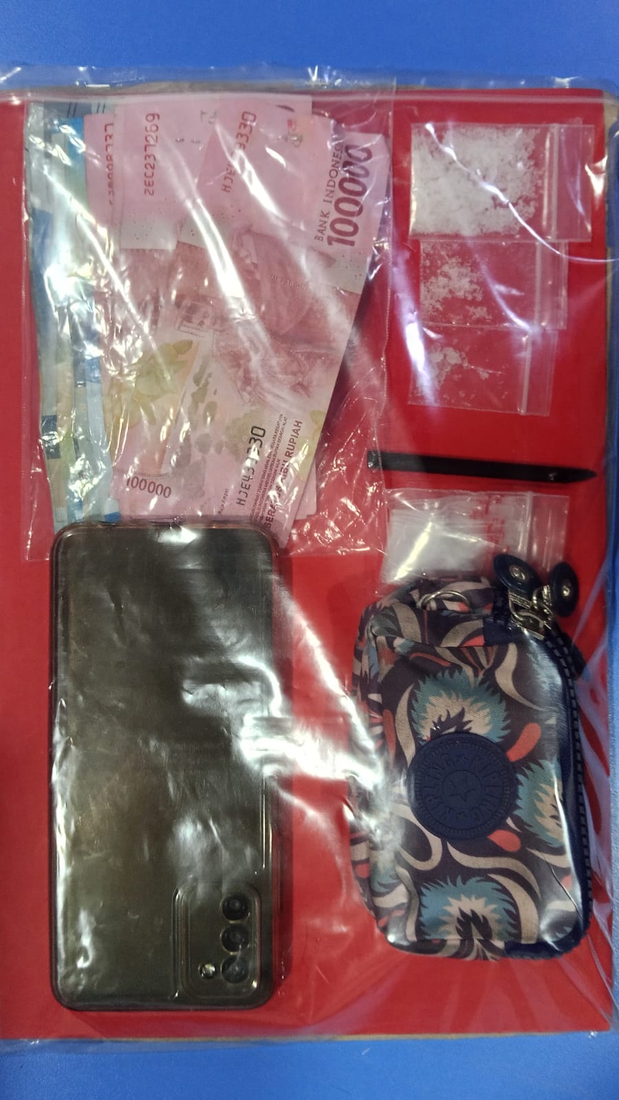 Ungkap Peredaran sabu , Polres Tanjung Perak Aman kan 4,02 Gram dan Uang tunai