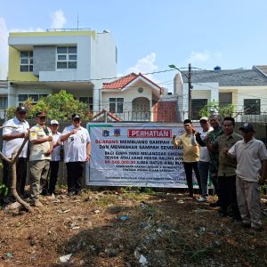 Lurah Pegadungan Klarifikasi Isu Sampah dan Bangunan Liar di Jalan Jambu Air