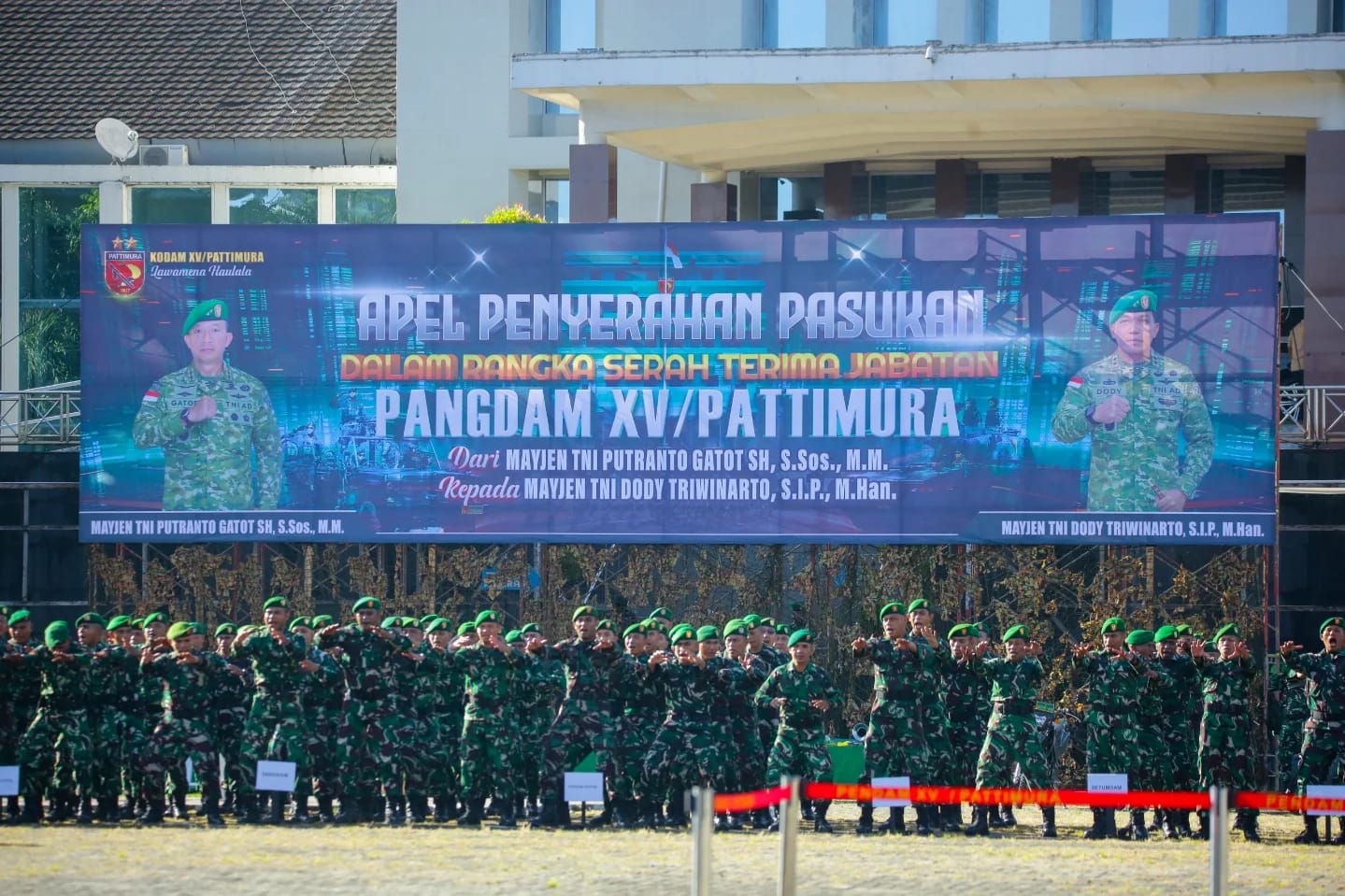 Gegap Gempita di Lapangan Merdeka! Mayjen TNI Dody Triwinarto Resmi Pimpin Pasukan Petarung Pattimura