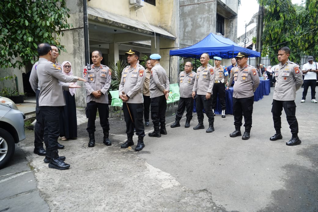 Kapolda Metro Jaya Tinjau Lokasi Kebakaran Aspol Kalideres, Berikan Dukungan kepada Anggota Terdampak