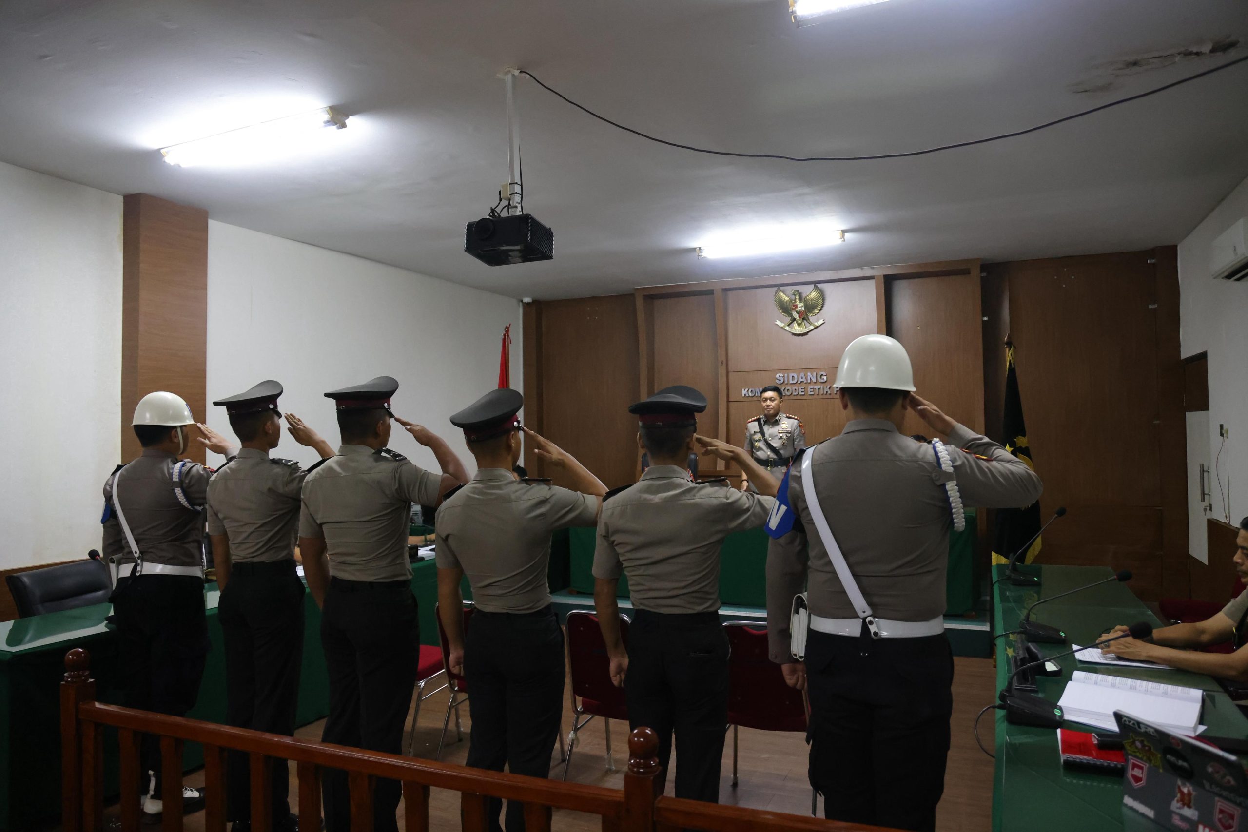 Sidang KKEP Putuskan PTDH Empat Anggota Polri, Polda Kepri Terkait Dugaan Tindak Pidana Penganiayaan Terhadap Korban Bripda NS