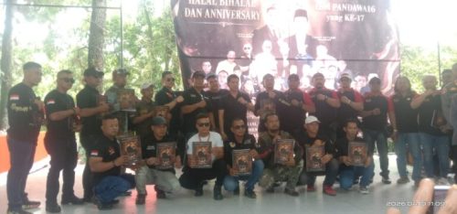 Kegiatan Foto : Anggota DPRD Kabupaten Sukabumi Fraksi Gerindra Hadiri Halalbihalal dan Anniversary ke-17 LSM Pandawa 16 di Palagan Bojong Kokosan