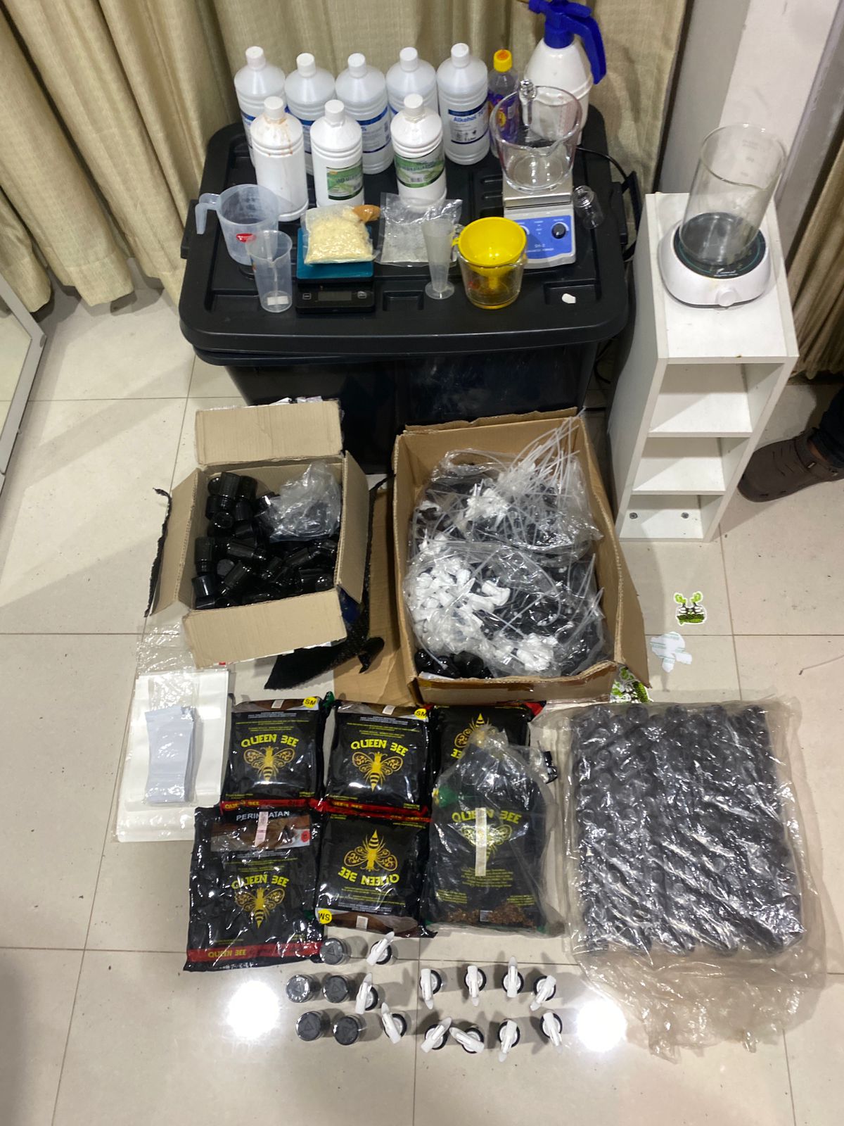 Polda Metro Jaya Membongkar Clandestine LAB Narkotika Jenis Tembakau Sintetis 