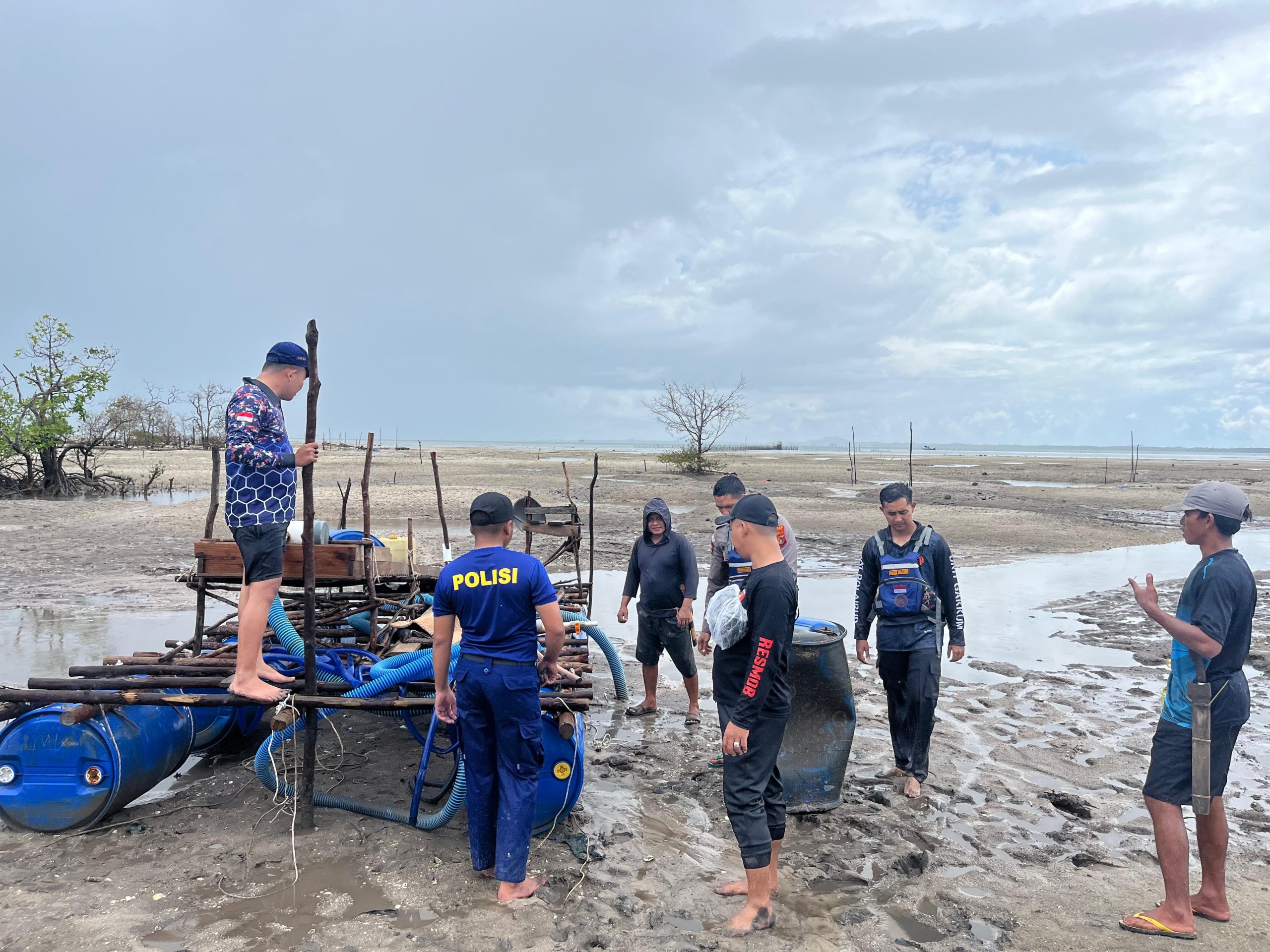 Tim Gabungan Polres Belitung Tertibkan Tambah Timah Ilegal di Perairan Laut Dusun Ulim Membalong