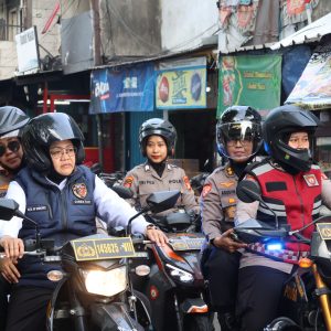 Dalam Semangat Hari Kartini, Polwan Polda Metro Jaya dan Polres Metro Jajaran Gelar Patroli Kamtibmas dan Bakti Sosial