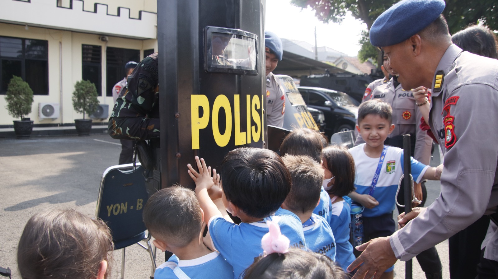 Brimob Polda Metro Jaya Terima Kunjungan Siswa TK, Edukasi Tugas Polisi di Mako Batalyon B Pelopor