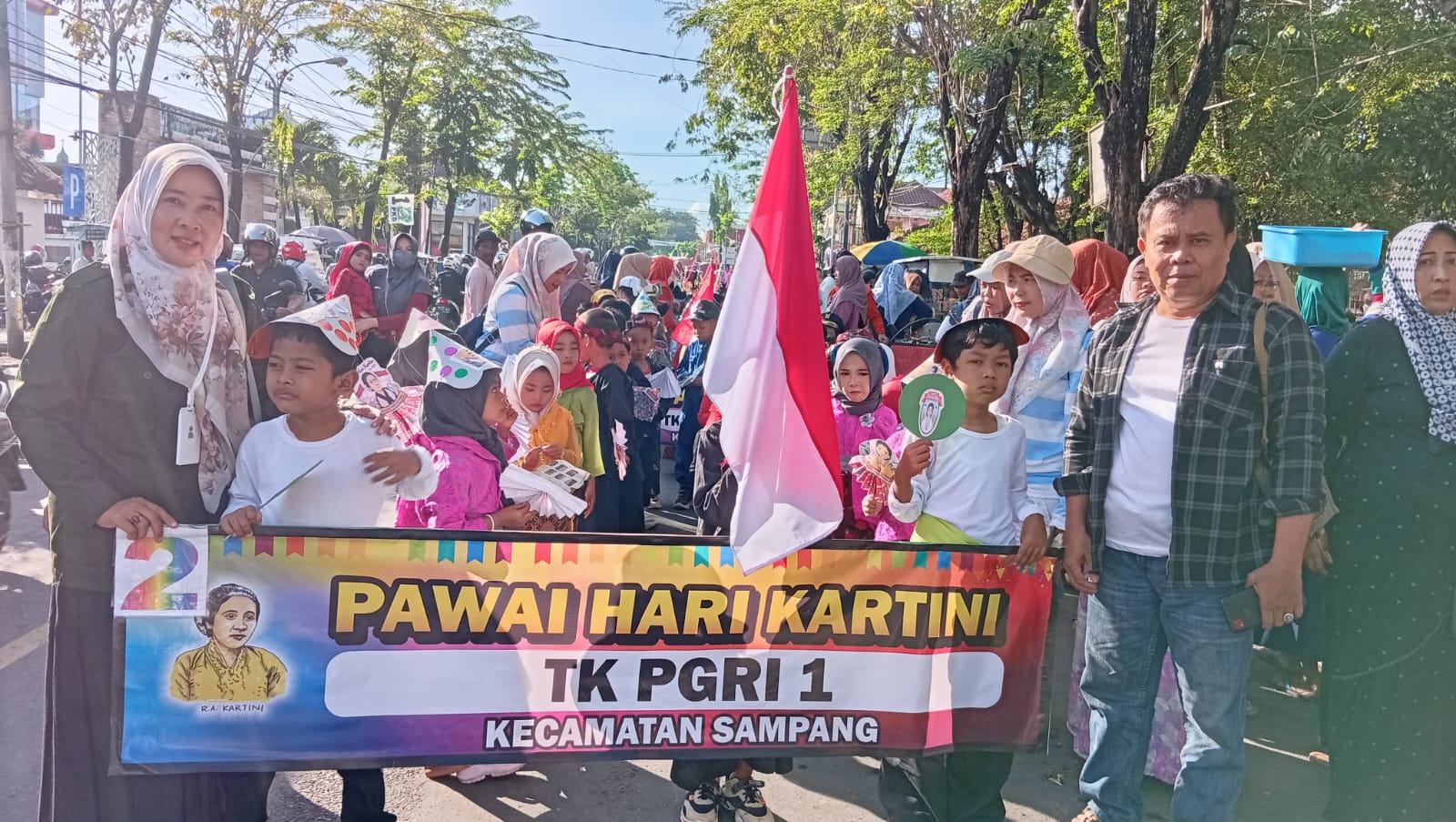 Peserta Pawai TK PGRI 1 Tampil Keren, Generasi Cilik Berkarakter Kartini Menanamkan Nilai-Nilai Kebaikan, Sopan Santun, dan Keberanian Sejak Dini