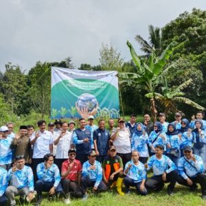 Kegiatatan Foto : Pemerintah Kecamatan Cigombong Bersama Dishub Kabupaten Bogor dan PT Tirta Investama Peringati Hari Bumi Sedunia dengan Penanaman Pohon