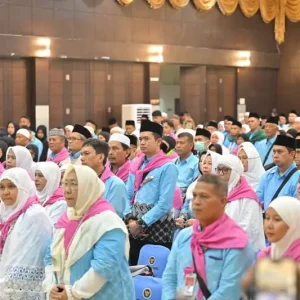 Langkah Awal Menuju Ka’bah: Gubernur Mahyeldi Lepas Gelombang Pertama 386 Jemaah Haji Padang