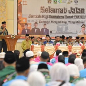Langkah Awal Menuju Ka’bah: Gubernur Mahyeldi Lepas Gelombang Pertama 386 Calon Jemaah Haji Padang