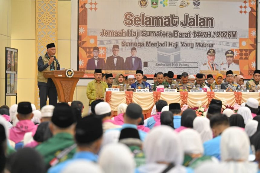Langkah Awal Menuju Ka’bah: Gubernur Mahyeldi Lepas Gelombang Pertama 386 Calon Jemaah Haji Padang