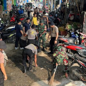 Brimob Polda Metro Jaya Bersihkan Pasar Tegal Danas Bekasi, Lingkungan Lebih Nyaman dan Bebas Genangan