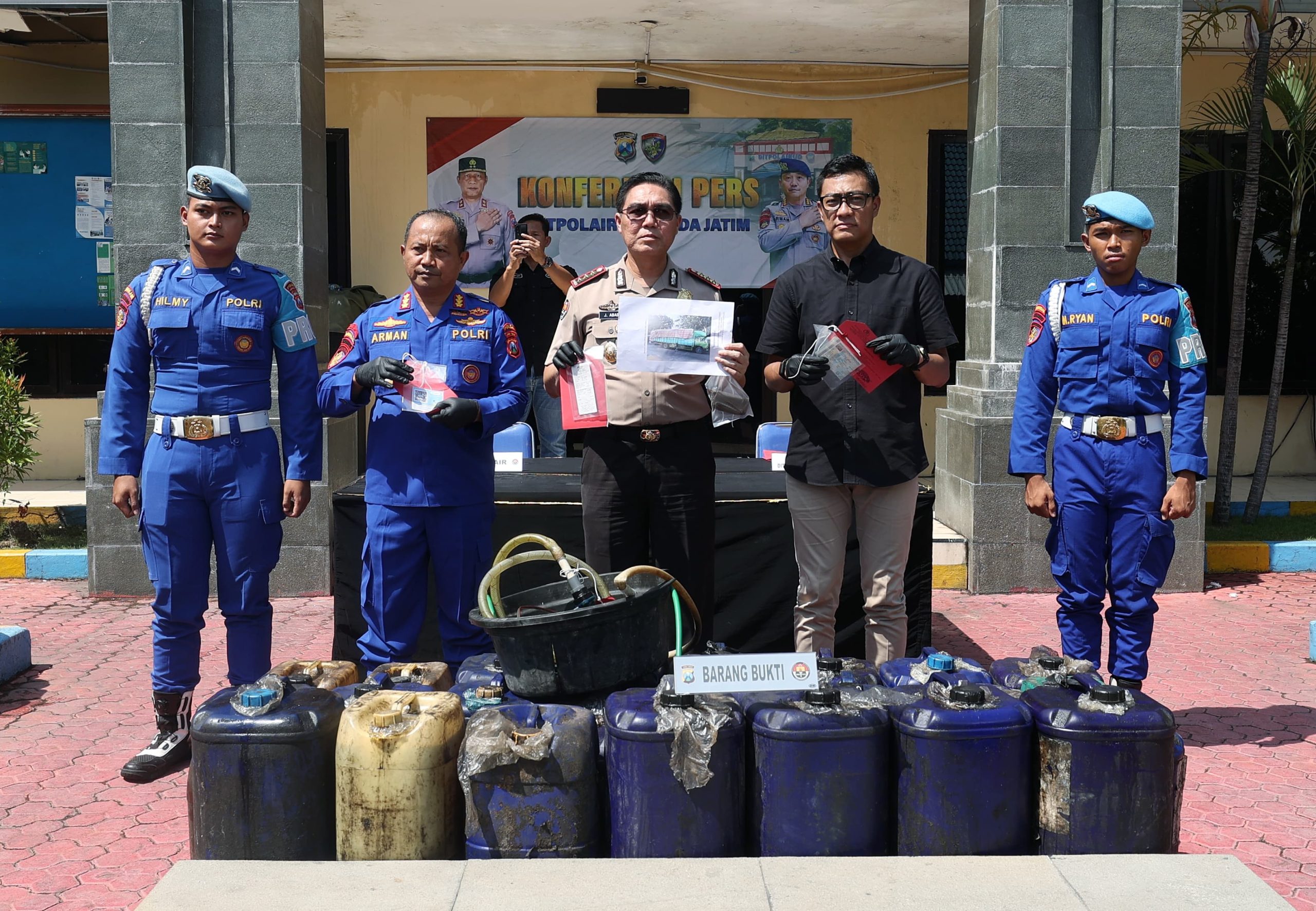 Polda Jatim Gagalkan Penyelundupan Solar Subsidi ke Kalimantan, Tersangka Asal Blora Diamankan
