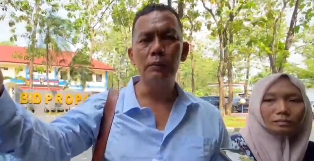 Keluarga Korban Pelecehan Seks Oknum JCS Resmob Polrestabes Medan Datangi Propam Polda Sumut