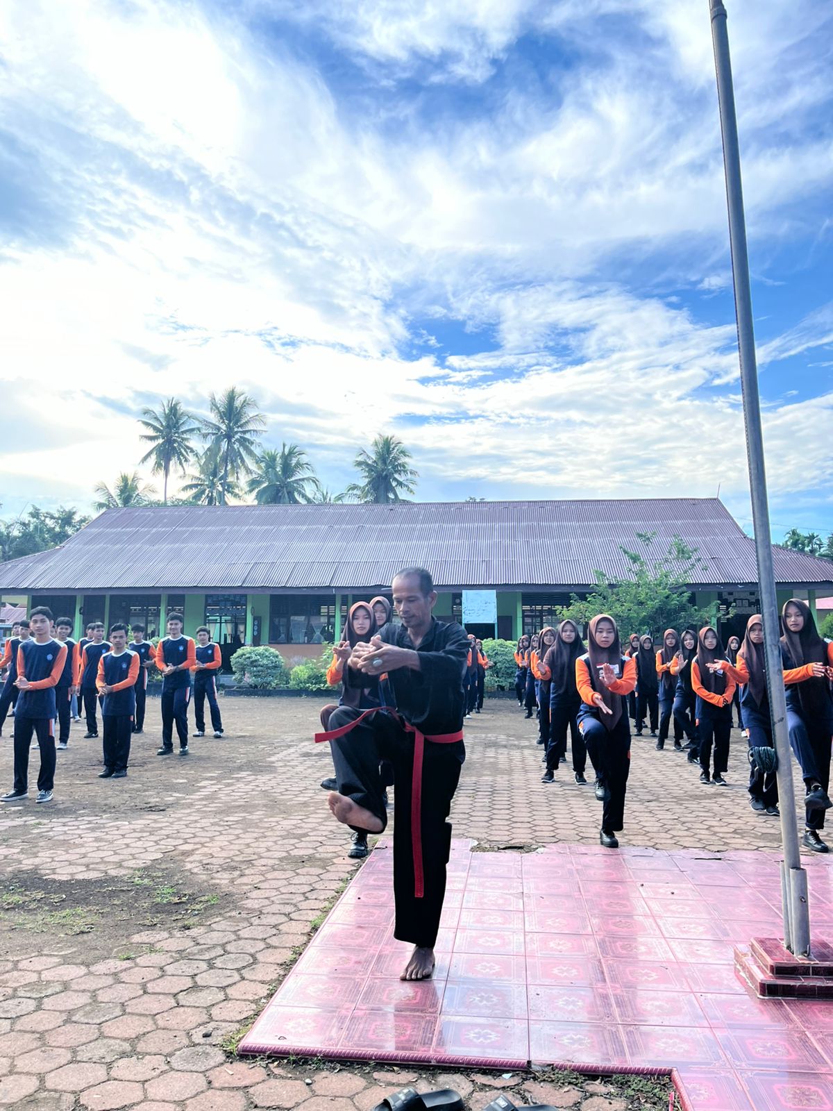 LAKAM DPD Pessel Bina Silek Tradisional Di SMAN 1 Bayang, Lestarikan Budaya Minangkabau