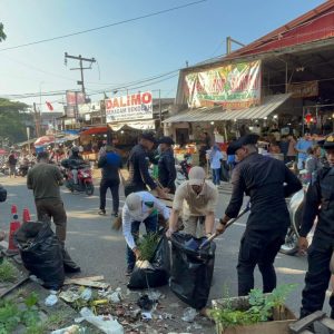 Brimob Polda Metro Jaya Bersihkan Pasar Ciputat, Lingkungan Sehat dan Aktivitas Warga Lebih Nyaman