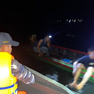 Sigap dan Respon Cepat, KAL Tedung I-1-37 Lanal Dumai Selamatkan Nelayan di Perairan Selat Rupat