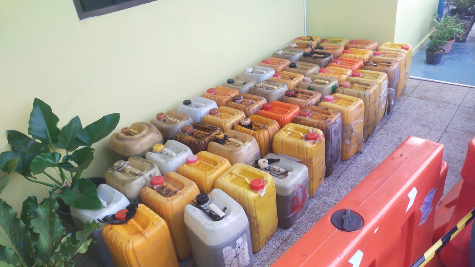 Satpolairud Polresta Pangkalpinang Bongkar Praktik Penimbunan BBM Subsidi, 800 Liter Solar Diamankan