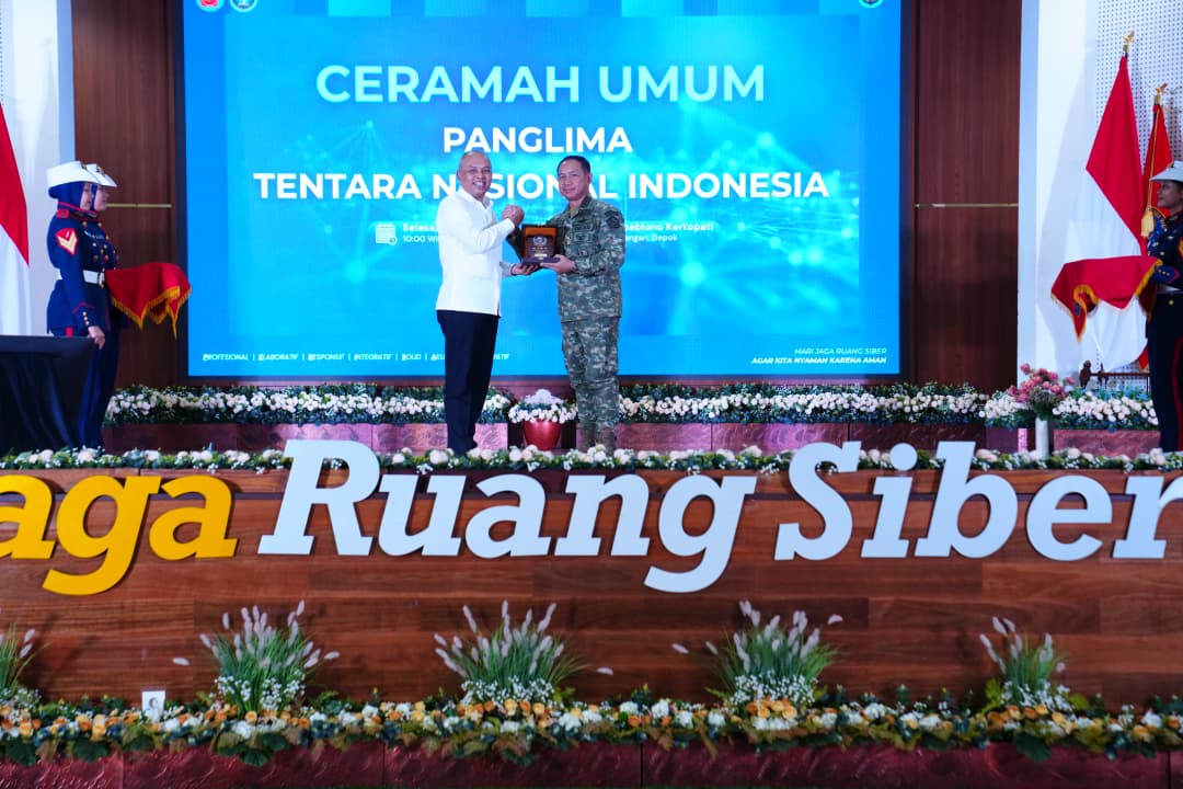 Panglima TNI Terima Penghargaan Adhibhakti Sanapati dan Berikan Ceramah Umum di BSSN