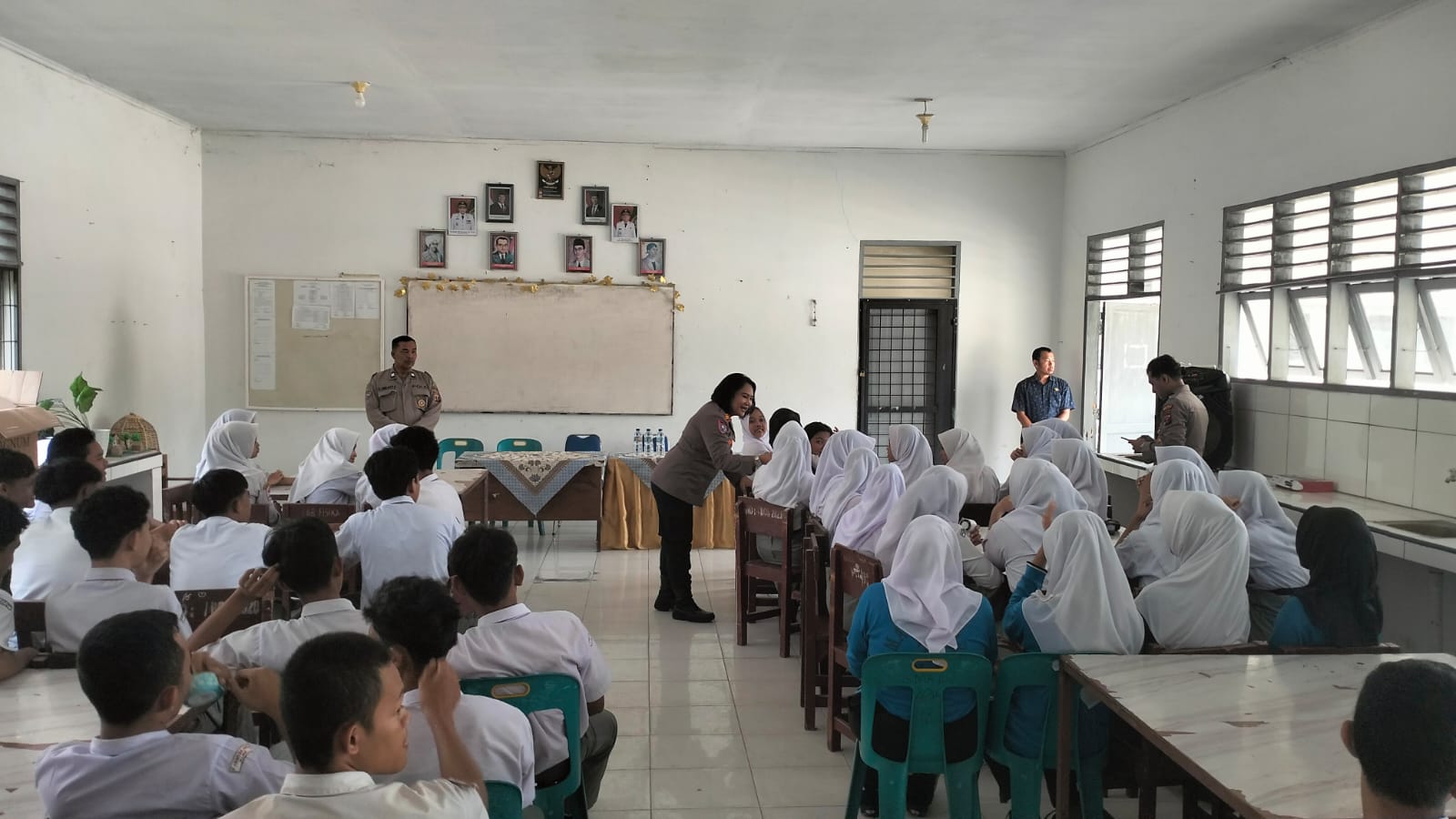 Program ” Go To School ” Sat Binmas Polres Binjai Ajak Pelajar Tidak Terlibat Kenakalan Remaja