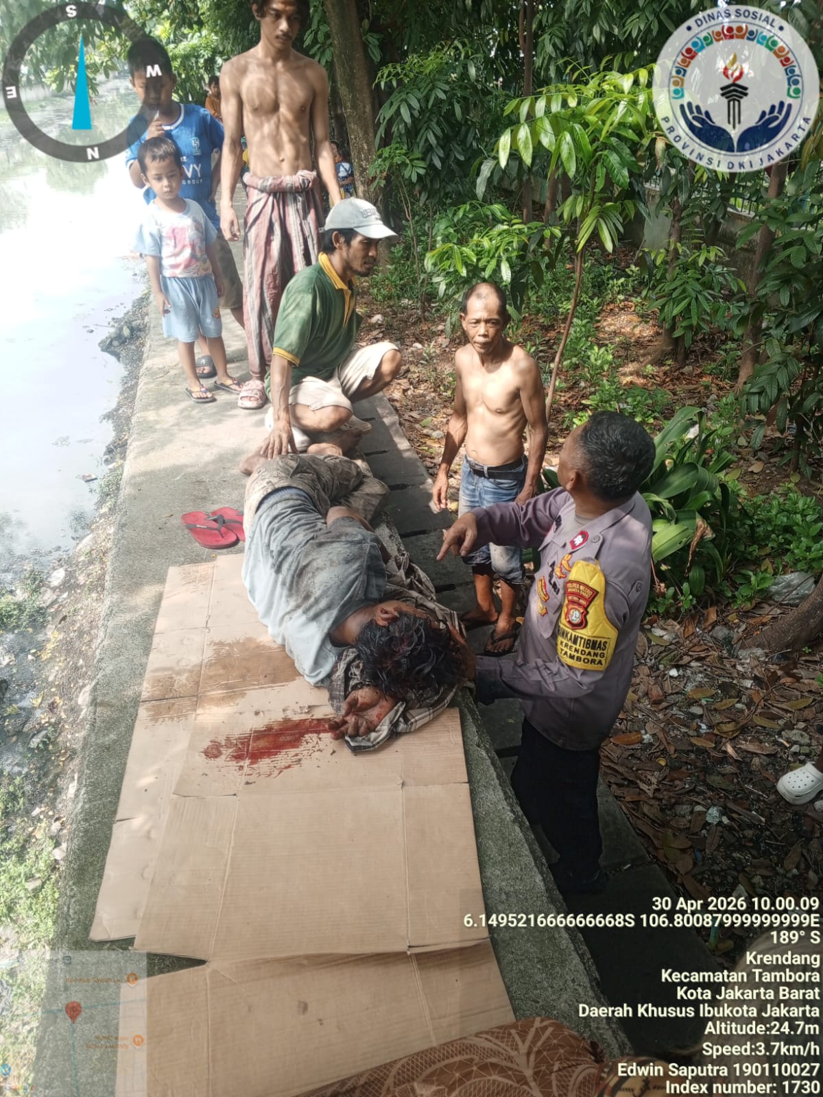 Respons Cepat Bhabinkamtibmas Krendang Polsek Tambora, Warga Terjatuh ke Kali Berhasil Dievakuasi