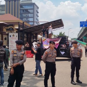 Desakan Bebaskan Vanessa Menggema, Massa Gelar Rilis Pers di Depan Mabes Polri