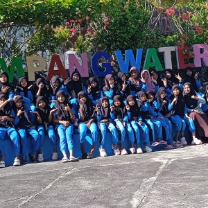 UPTD SDN Patarongan 1 Praktek Renang Sekaligus Mengucapkan HUT Ke – 3 Sampang Water Park