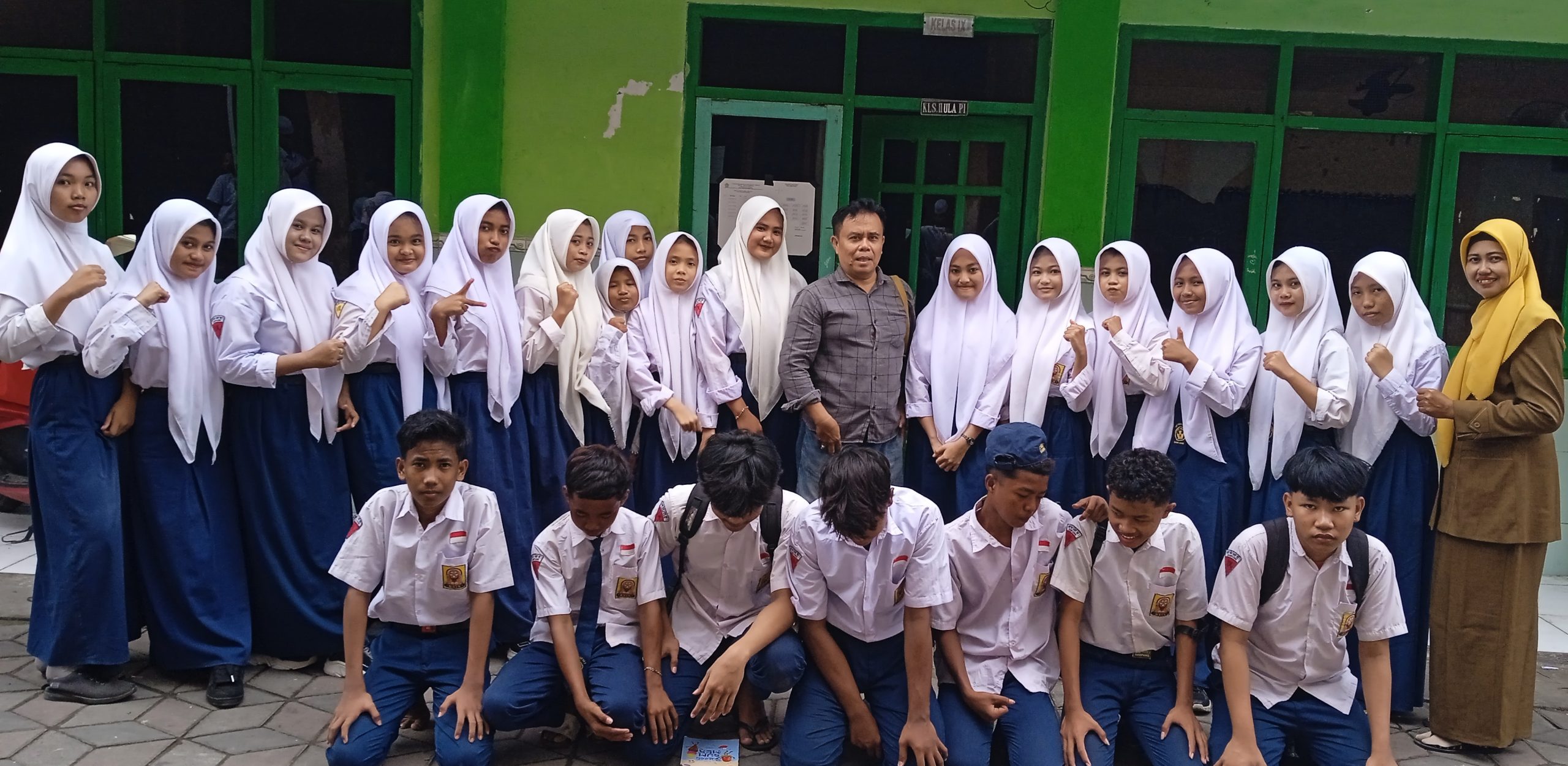 SMPS MA’ARIF NU 1 Berikan Dukungan dan Upacan Selamat  HUT Ke – 3 Sampang Water Park Sebagai Wisata Air Terbaik Madura