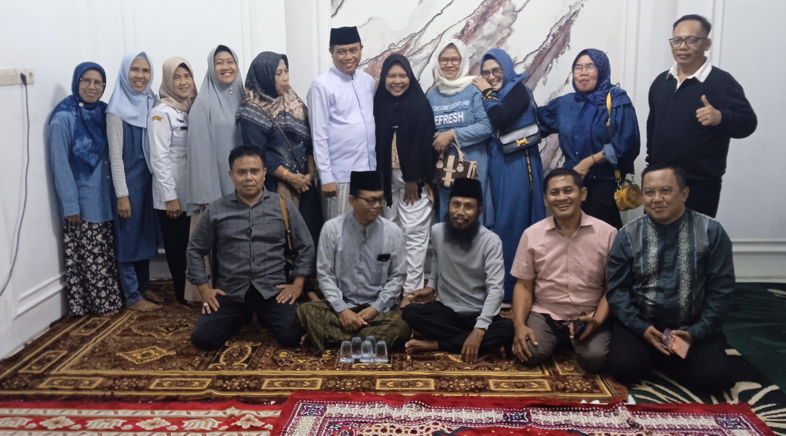 Tretan Alumni SMANSA 88 Besuk Istri Bun Ahmad Yang Sakit di Desa Gunung Eleh, Berikan Dukungan Dan Doa Kesembuhan