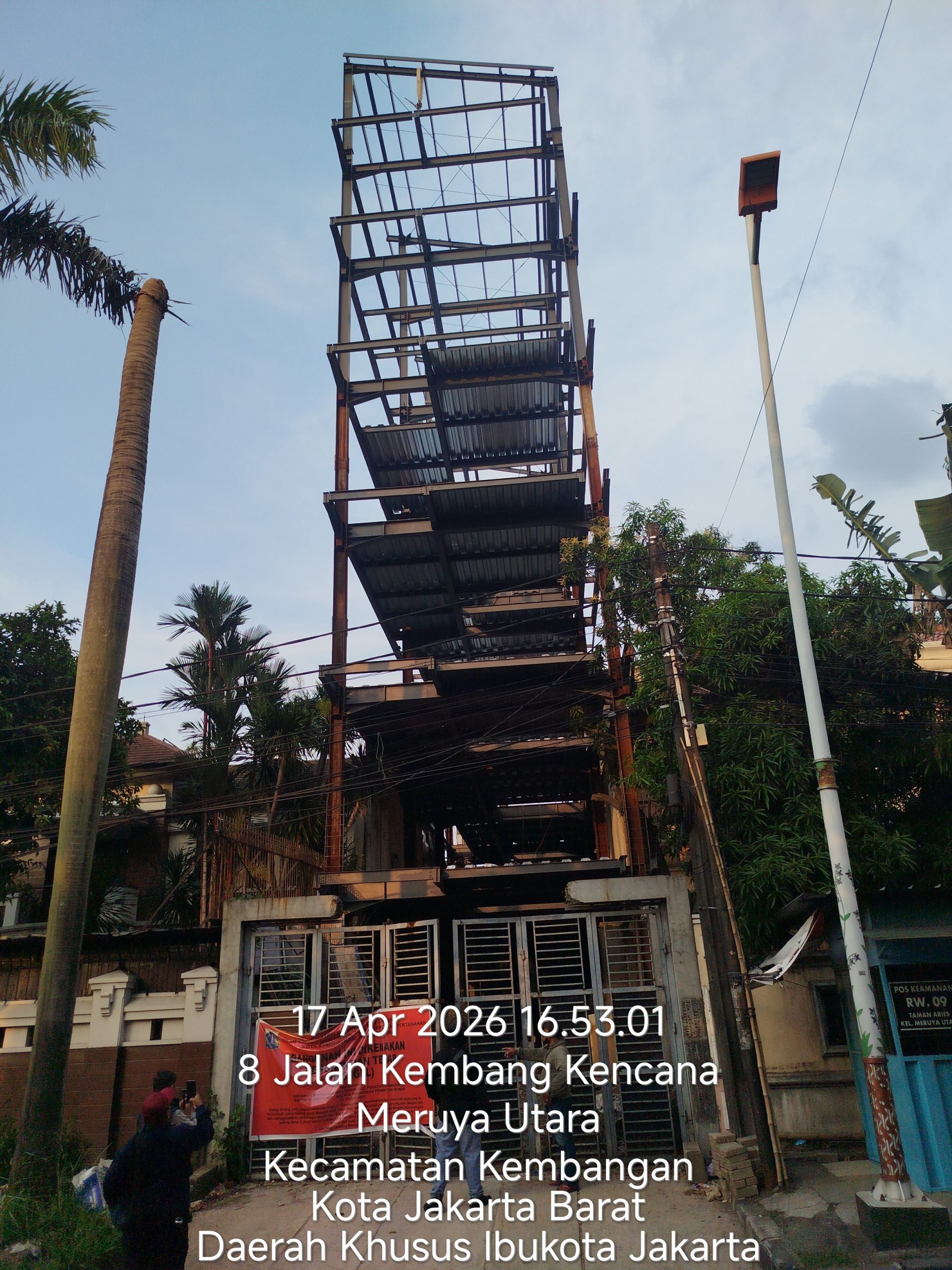 Lumpuhnya Pengawasan Aparatur di Jakarta Barat Saat Bangunan Disegel Terus Membangun di Kembang Kencana