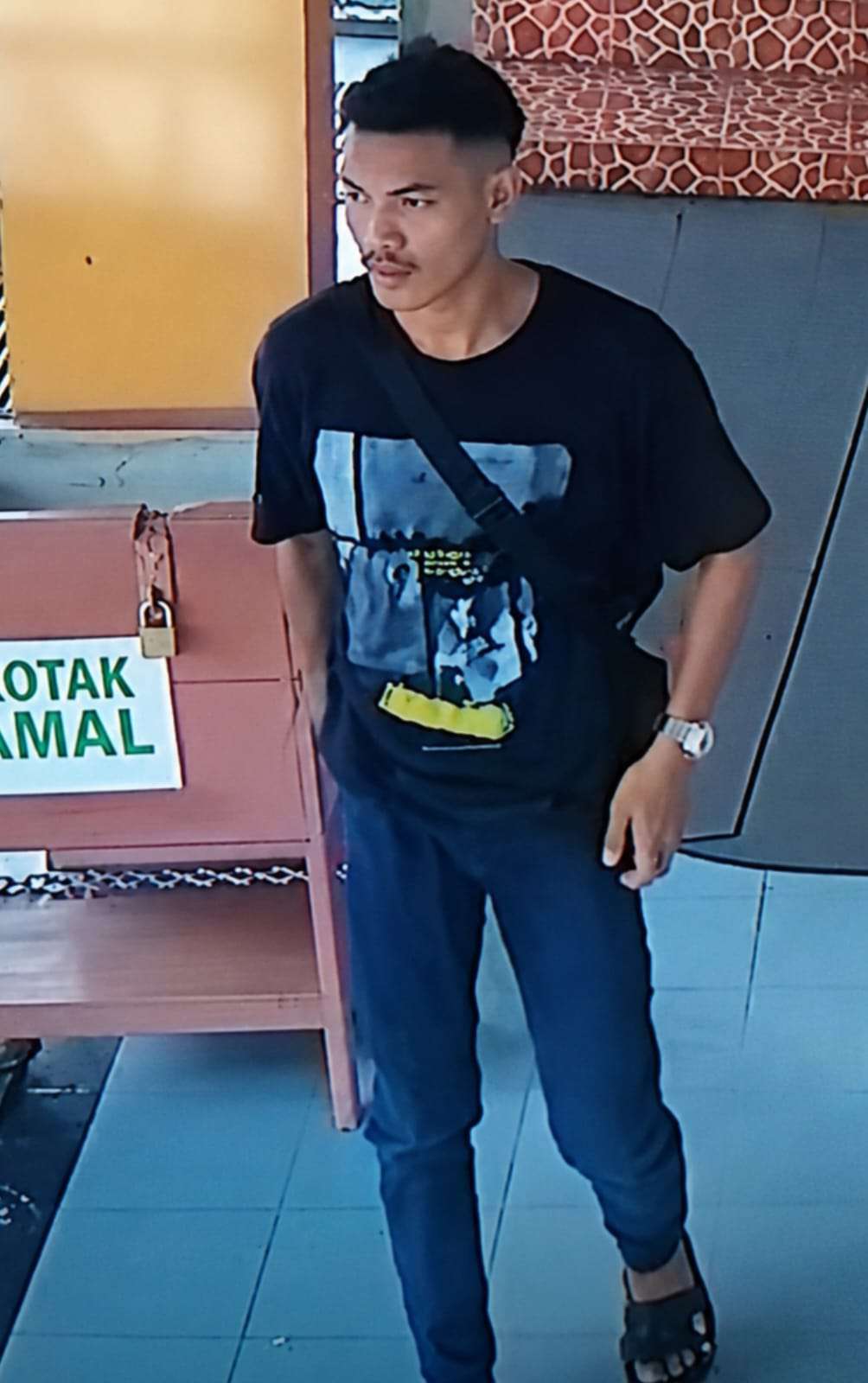 Warga Diminta Waspada, Pria Ini Terbukti Membobol Kotak Amal Masjid