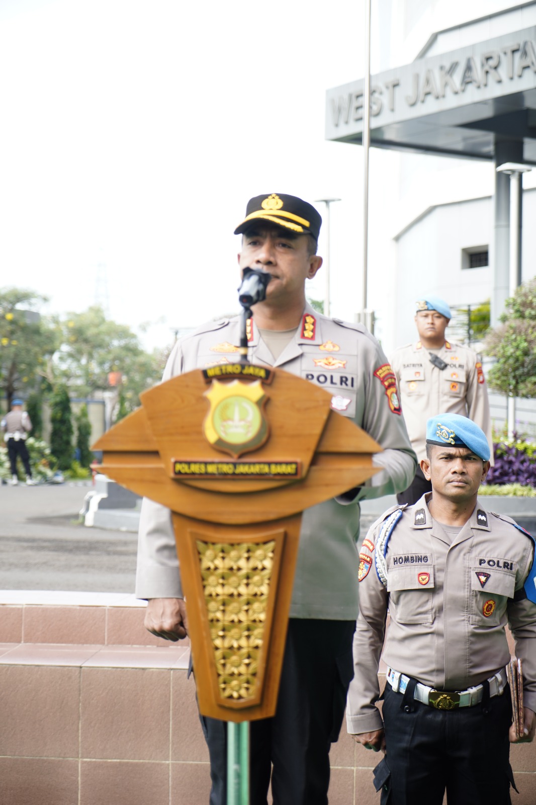 Polres Metro Jakarta Barat Gelar Apel Pelayanan Pengamanan Hari Buruh 2026, Tekankan Pelayanan Humanis