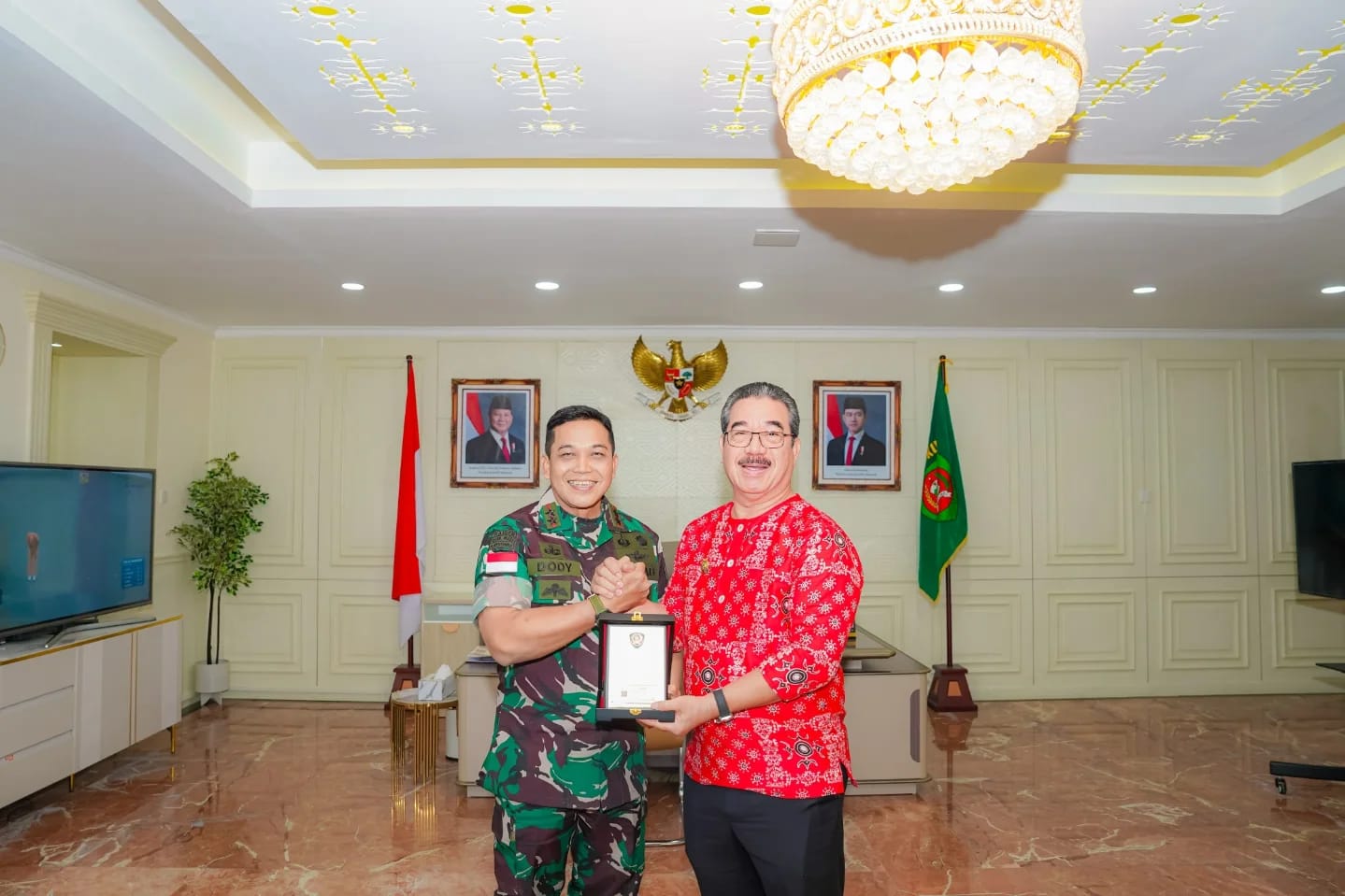 Perkuat Sinergitas di Bumi Raja – Raja, Pangdam XV/Pattimura Laksanakan Kunjungan Kerja ke Polda dan Pemprov Maluku