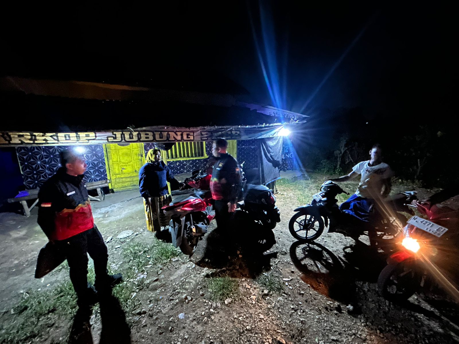 TIM MACAN GIRI POLRES GRESIK: Gerak Cepat Respons Aduan Warga, Polres Gresik Sikat Peredaran Miras di Dukun