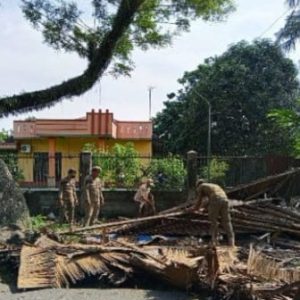 Bangunan Diatas Parit Dibongkar Oleh Tim Gabungan Pemko Binjai, Karena  Menutupi Saluran Drainase ,Air Sulit Mengalir