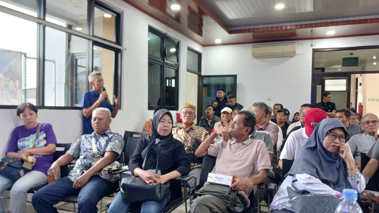 Bhabinkamtibmas Jelambar Bersama 3 Pilar Hadiri Sosialisasi Pengolahan Sampah dari Sumber