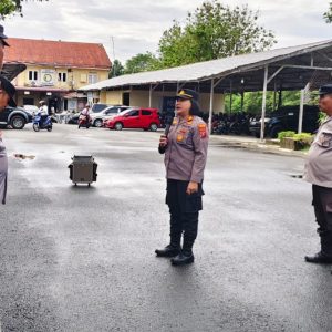 Apel Gabungan Sat Binmas Polres Binjai : Kapolres Tekankan Peran Aktif Bhabinkamtibmas Jaga Keamanan Warga