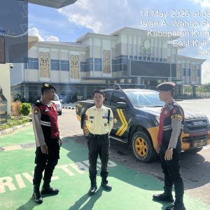 GENCARKAN PATROLI DIALOGIS, SAT SAMAPTA POLRES KUTIM HADIR DI TENGAH MASYARAKAT