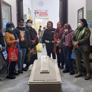 Warga Ditemukan Meninggal Duduk di Kursi dalam Kondisi Membusuk, Polsek Gunung Malela dan Inafis Polres Simalungun Gerak Cepat Olah TKP