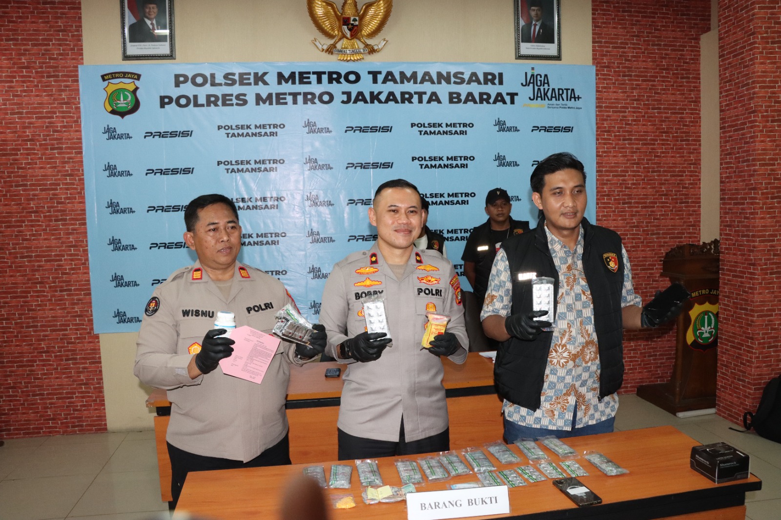 Polsek Metro Tamansari Bongkar Peredaran Obat Keras Berkedok Toko Kosmetik