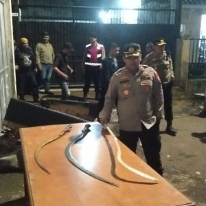 Cegah Tawuran dan Kejahatan Jalanan, Polsek Kebon Jeruk Temukan Celurit dan Sinte Saat Patroli