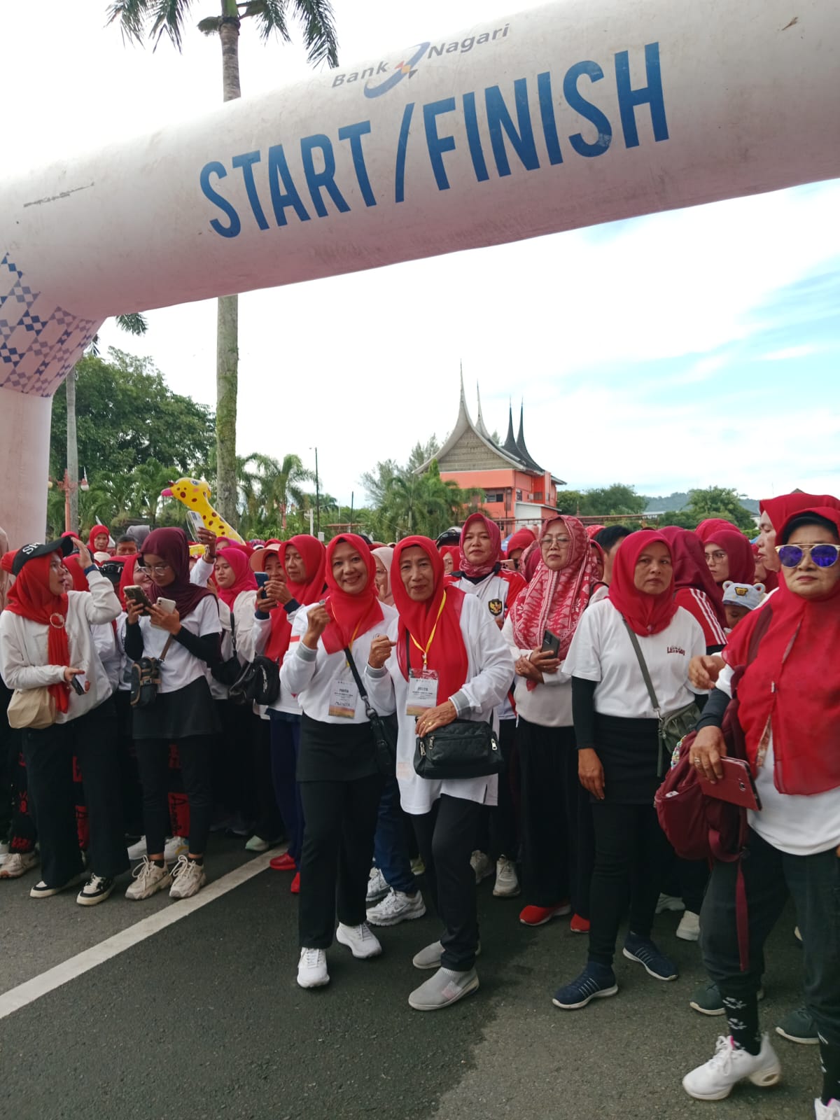 🎉Semarak Gebyar Gebu Minang Kota Padang: Pagi Penuh Semangat, Ribuan Warga Bergembira, Bertabur Rezeki
